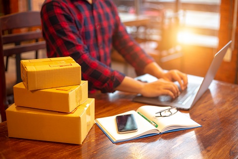 e-commerce_shutterstock_1143152288_480x320pxl.jpg