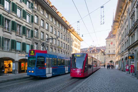 tram-red_583094221__480x320pxl.jpg