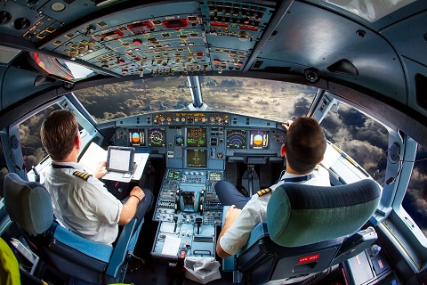 letadlo-kokpit_shutterstock_1278379876_480x320pxl.jpg
