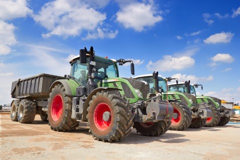traktor-shutterstock_570087067__480x320pxl.jpg