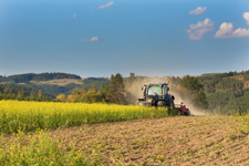 shutterstock_481022506_traktor_225x150.jpg